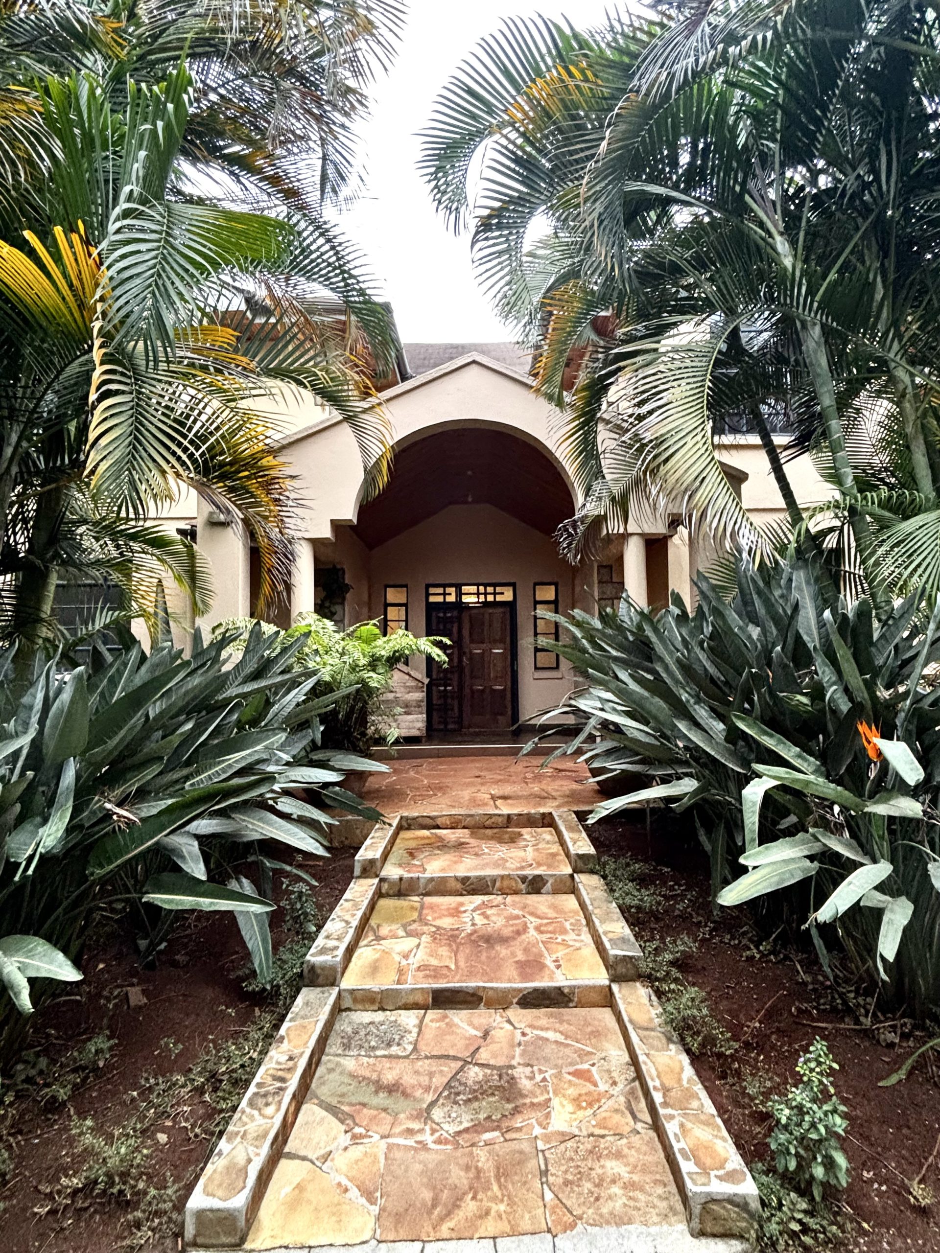 Four bedroom double storey house that is finished to a high standard in this secure development of 14