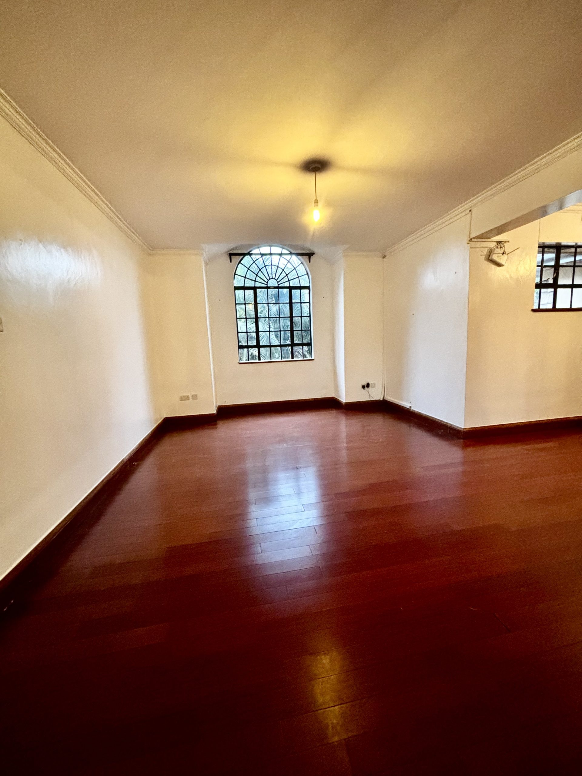 Four bedroom double storey house that is finished to a high standard in this secure development of 14