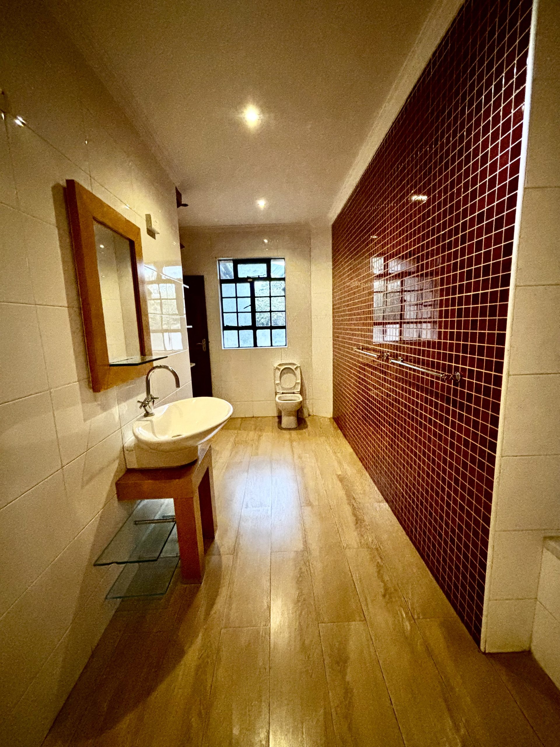 Four bedroom double storey house that is finished to a high standard in this secure development of 14