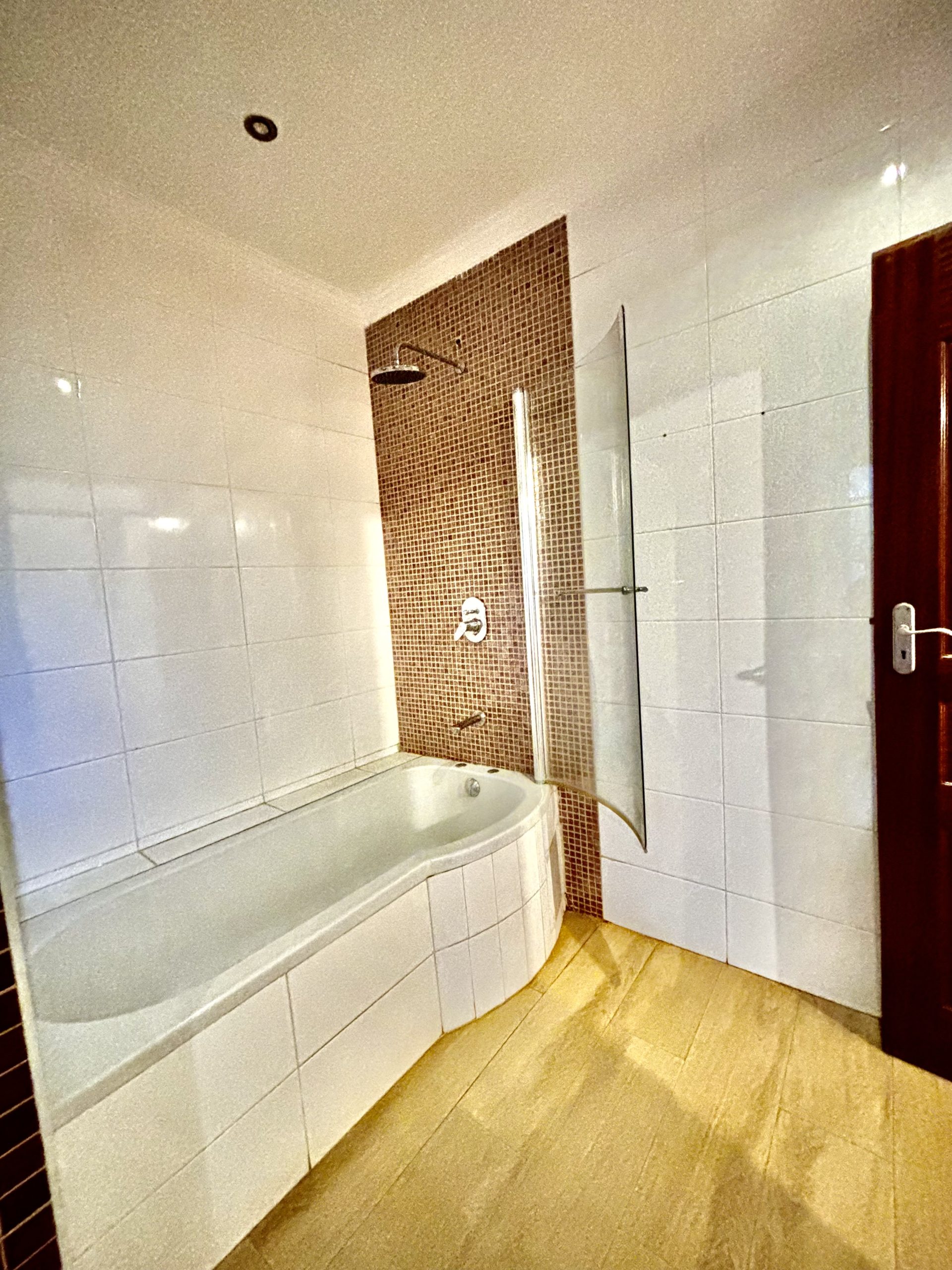 Four bedroom double storey house that is finished to a high standard in this secure development of 14
