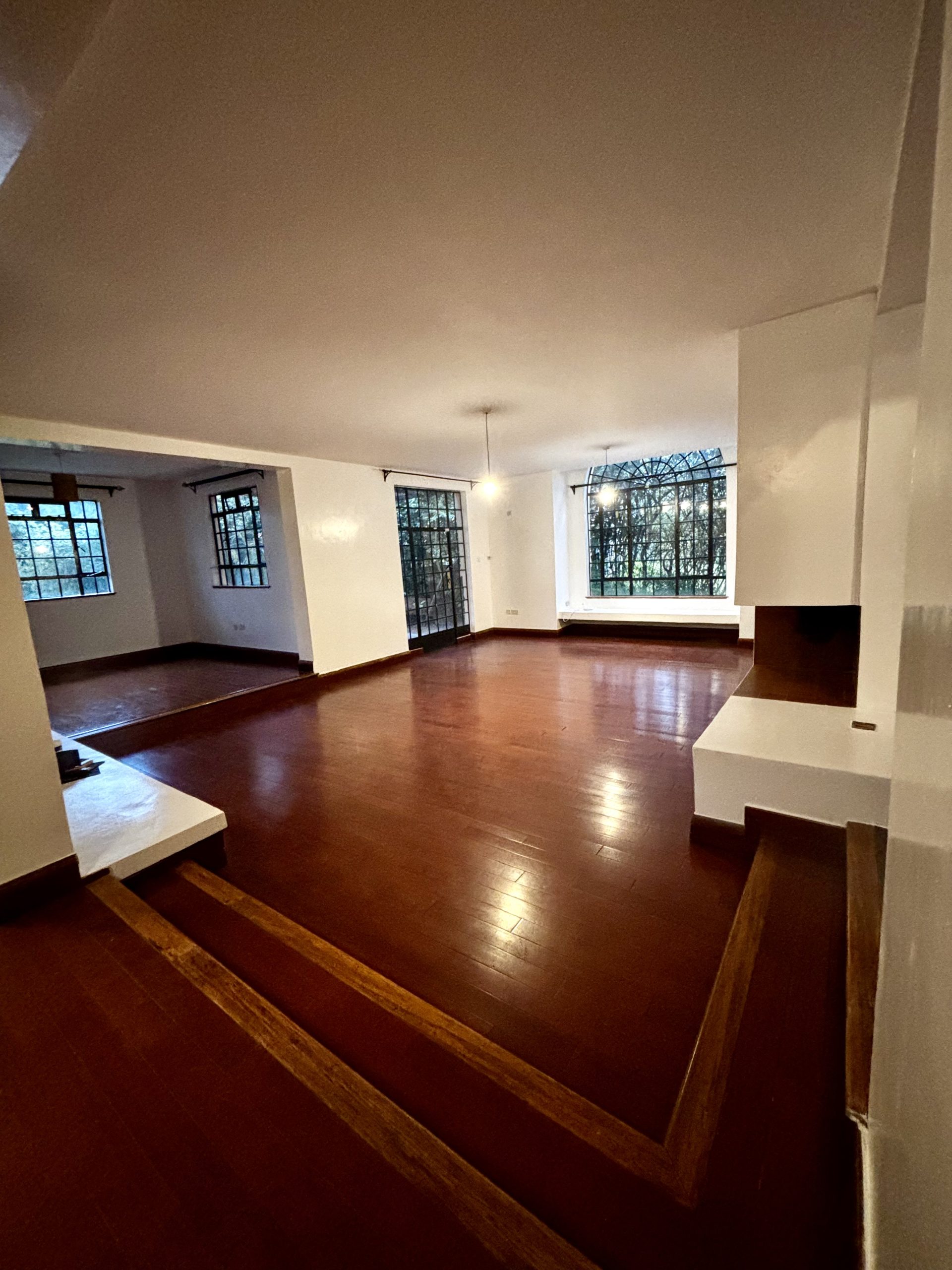 Four bedroom double storey house that is finished to a high standard in this secure development of 14